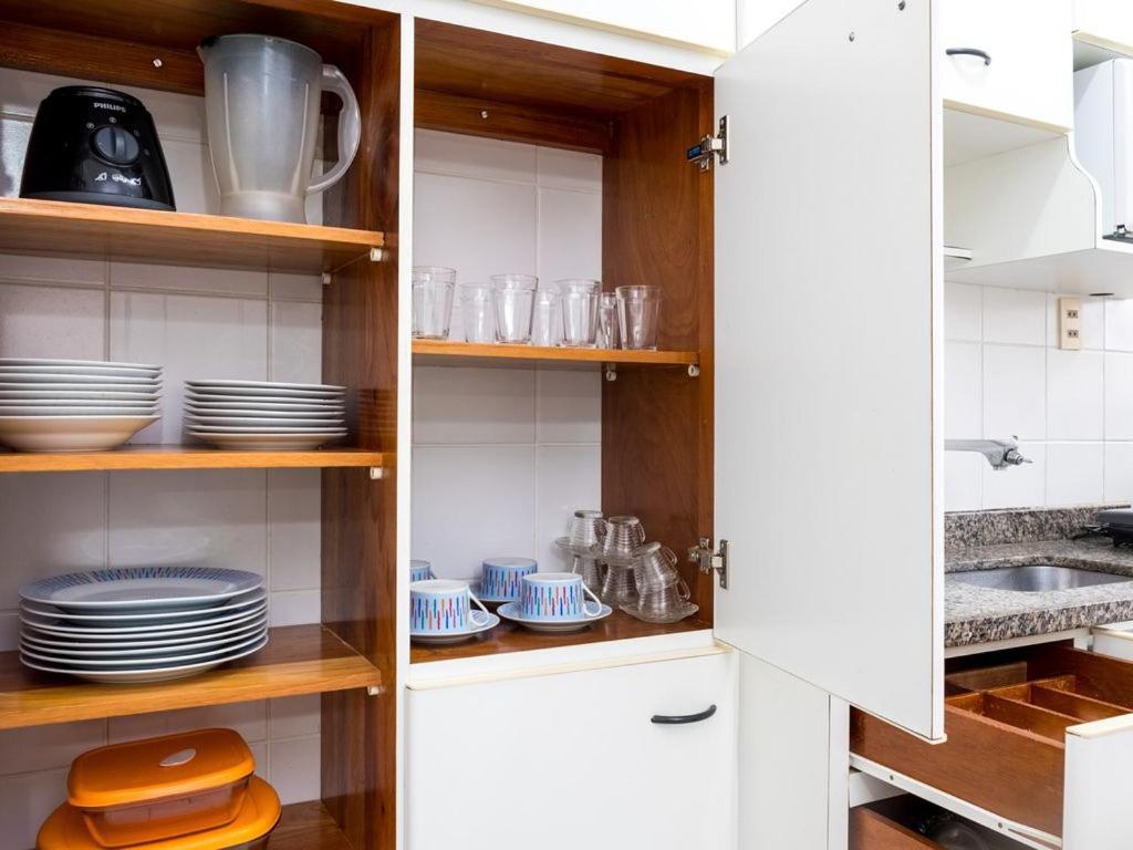 Apartamento Espacoso Com Ar Condicionado E Wi-Fi, A 100 Metros Da Praia - Edificio Estoril Ubatuba Eksteriør billede