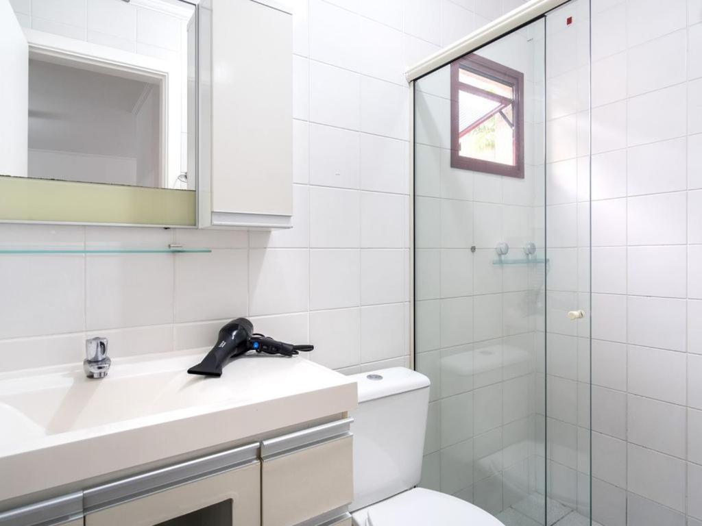Apartamento Espacoso Com Ar Condicionado E Wi-Fi, A 100 Metros Da Praia - Edificio Estoril Ubatuba Eksteriør billede